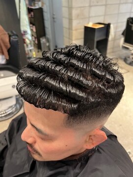 フランクスバーバー アンド ビアークラブ(FRANK'S BARBER and BEER CLUB) バーバースタイルフェードカット濡れパンクロップスタイル　F