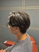 ヤスムラ(YASUMURA)&nbsp;伸びたパーマをすっきりセンターパートに【西宮北口/理容室】