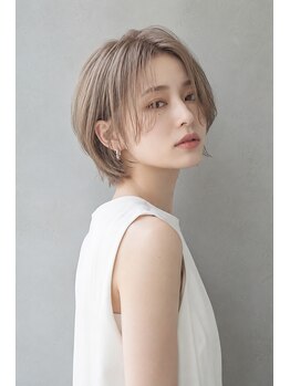 ゴロクヘアー(56 hair)の写真/明るめカラーやさりげないハイライトで白髪をぼかして、大人のグレイカラーをもっと自由に楽しむ♪