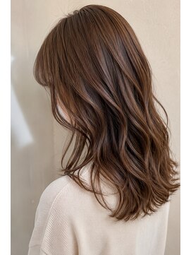 ヘアーエボリューション 柔らかラテブラウンのくびれミディ
