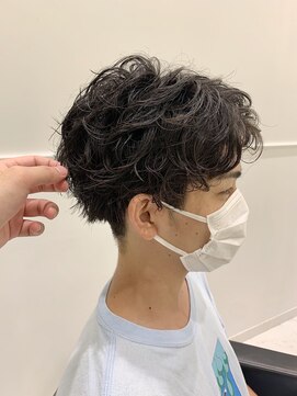 六本木美容室 白金店 センターパート/ツイストスパイラル/波巻きパーマ/ツーブロック