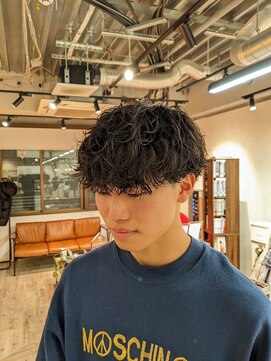 コワファーストナガサキシャンプーボーイ(COIFF1RST NAGASAKI SHAMPOO BOY) vマッシュ×波巻きスパイラルパーマ