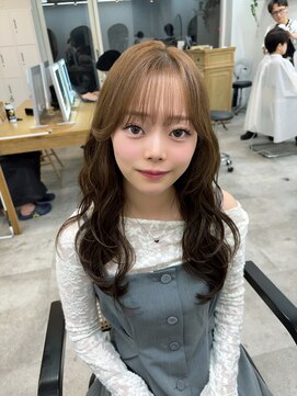 ドットハリス(.Hallis) レイヤーカット ベージュカラー ウェーブ巻き