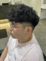 ヒュイル バイ ニアウ(Hwyl by Niau) スペインカール刈り上げパーマショートマッシュメンズカット