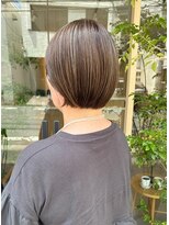 ペレ(pele)&nbsp;ショートボブ　ハイライト　イルミナカラー　白髪ぼかし