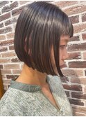 ツヤ髪×前下がりボブ