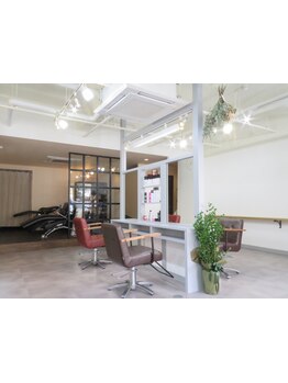 【4席のゆとりある少人数空間】カウンセリング重視で相談しやすい雰囲気が魅力。初めての方大歓迎です◎