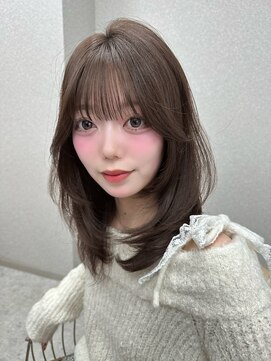 天神美容室 天神レイヤーカットブラウングレージュミディアムレイヤー