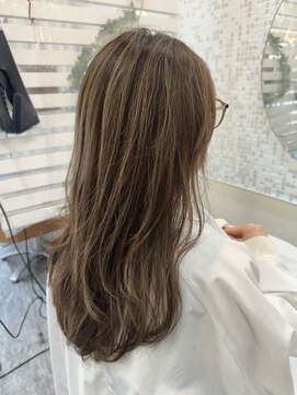 アイリス(ailis) ベージュ×ハイライト