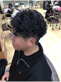 スパイラルパーマ波巻きパーマ黒髪マッシュ刈り上げ