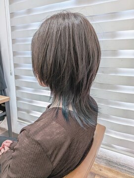ジェナ(Jena) タイトウルフヘアインナーカラーネイビーブルー