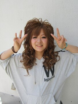 美容室イーナ(e na) ♪ウキウキ♪かるスジ盛り