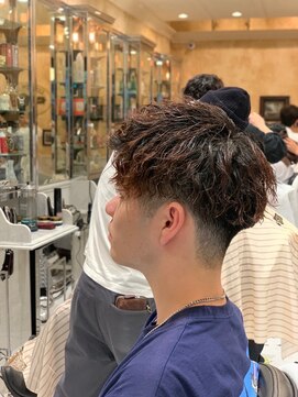 ルドローブラントオオサカ(LUDLOW BLUNT Osaka) 【LUDLOW BLUNT】ツイストスパイラルパーマ フェード