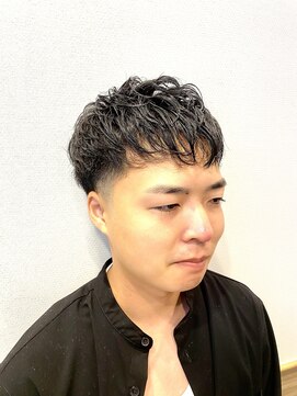 銀座マツナガ 神田店 黒髪重めマッシュ癖毛風フェードナチュラル前下がり無造作メンズ