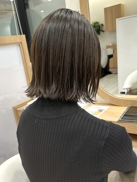 アドラーブル ココロ 新潟(adorable CoCoLo) 大人美人くびれヘア艶感結べる外ハネボブうる艶髪