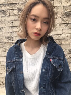 ミディアムレイヤー　ウルフ　ベージュカラー