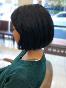 ミーティア バイ クアトロ(Meteor By QUATRO) ナチュラル丸みボブ