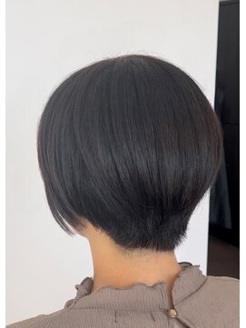 プレジール(Plaisir) クレイカラーブラックアッシュ透明感大人可愛いすっきりショート