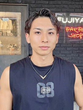 フジヤマバーバーショップ アジト(FUJIYAMA BARBER SHOP ajito) ツイストパーマ【藤本ユースケ】