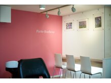 ポルトボヌール(Porte-Bonheur)の雰囲気（大人JAZZ、プライベート感、桜がテーマのピンク店内で癒し時間を）