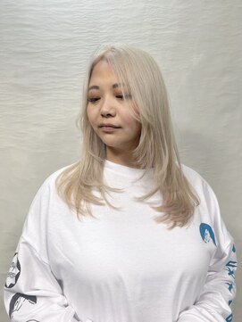 テイス 新宿(TACE) ホワイトベージュ[ネビージュ/黒髪/小顔/新宿]