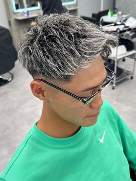 ベルクロー バイ アリープ(Bel.crow by ALEAP) ブリーチカラーシルバー/ベリーショート/ブリーチデザイン