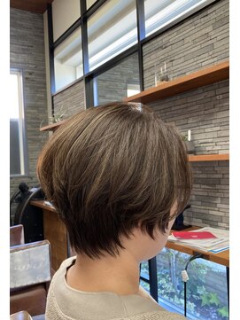 モスト ブリヤン(MOST BURYAN) クール系大人ショート×30代白髪ぼかしカラー