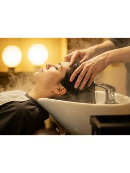 頭皮や髪のダメージをケアしながら、頭皮環境を整えてくれるヘッドスパで、健康的な美髪へ導く◇