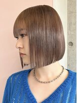 ソル ジングウマエ(SOL JINGUMAE) タッセルボブ切りっぱなしボブベージュカラー顔周りレイヤーボブ