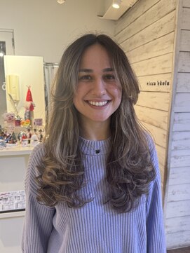 ヴィッカエコル (vicca 'ekolu) 小顔/シンメトリー/レイヤーカット/バタフライカット/シャギー