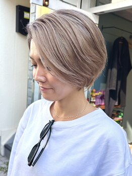 ブルック(BROOK)の写真/痛みを最小限に抑えた透明感ベージュ系カラー♪ダメージが気になる方も、艶を大切にした潤う髪色に◎