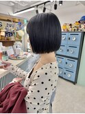 ショートボブ切りっぱなしボブタッセルボブブリーチダブルカラー