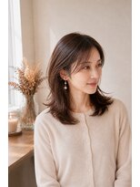 カフレ 岩出(CAFRE)&nbsp;大人女性の艶感くびれミディアム｜顔まわりレイヤー