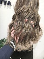 ケンジ 平塚 アネッタ(KENJE annetta)&nbsp;ヘアスタイルが変わると毎日が変わる～バレイヤージュ～