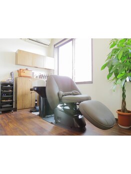 《１席のみのサロン》幅広×温感×フルフラットシャンプー台でストレスフリーな極上スパタイム