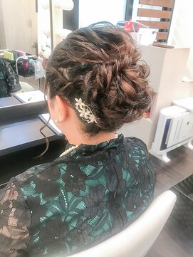 ブラウ ネイル パーティー(Blau Nail Party) スッキリカールシニヨン