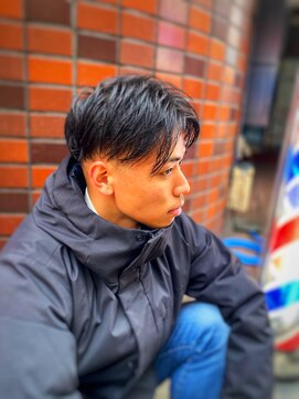 銀座マツナガ 神田店 10代20代メンズセンターパート清潔感スキンフェード好感度モテ髪