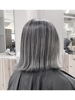 モレッティウィズリゴヘアー(Moretti with RIGO hair) ホワイト　シルバー　バレイヤージュ★