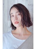ウエットな質感で仕上げる束感アンニュイショート