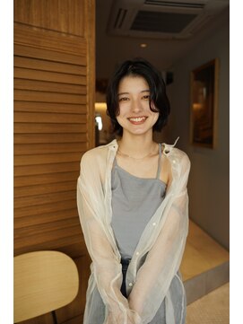 ヤイエ(yiye) ボブ/ミニボブ/顔周りレイヤーカット/ショートボブ/外はねボブ