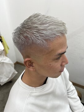 キューズ クラブ(cuz KLUB) 【cuzKLUB 】スキンフェード クロップ×ホワイトシルバー 池袋