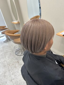 シカ 神戸三宮元町店(Cica) ベージュ ハイトーン ブリーチ ケアブリーチ