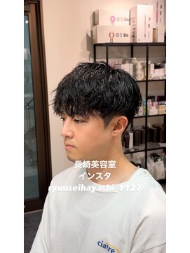 コワファースト長崎シャンプーボーイ 2nd(COIFF1RST 長崎 SHAMPOO BOY) 刈り上げ無造作マッシュ