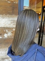 コモレビ(komorebi)&nbsp;ハイライト／髪質改善カラー