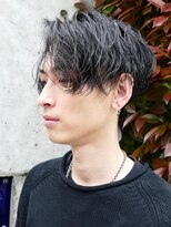 メンズヘアトウキョウ 新宿店(MEN’S HAIR TOKYO) 前下がりセンターパート