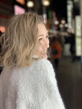 アスイン(asuin) ミディアムホワイトゴールドカラー