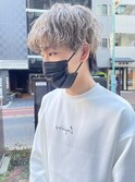 ヘアメイクオズ&佐藤魁人 プラチナシルバー