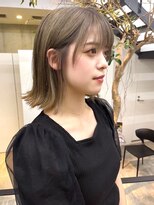 セル(CELL)&nbsp;ハイトーン ミルクティーベージュ 外ハネボブ 顔周りカット