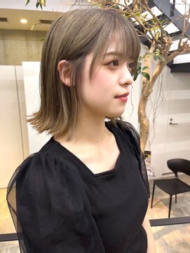 セル(CELL) ハイトーン ミルクティーベージュ 外ハネボブ 顔周りカット