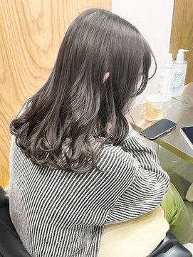 リラ バイ ミラ 新宿(LILA by MILA) ブリーチなし透明感カラー/韓国風こなれミディ/新宿